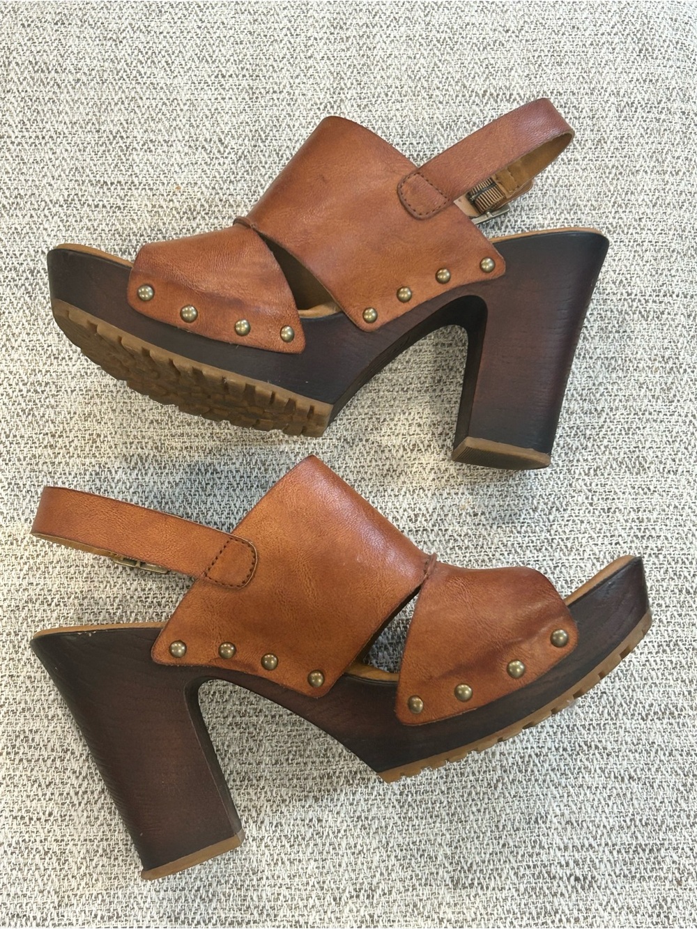 Korks Women's Brown Leather Platform Clog Sandals